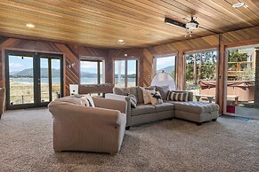 Grand Lakefront Escape