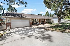 Grand Lakefront Escape