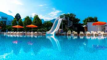 Omorfi Garden Resort Hotel