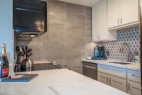 Modern and Relaxing Oceanfront Vistas