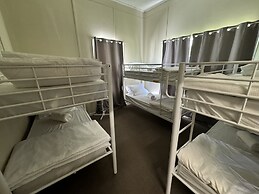 Cottage Charm with Nearby Shopping