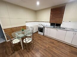 Cottage Charm with Nearby Shopping