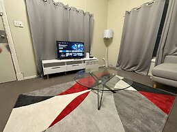 Cottage Charm with Nearby Shopping