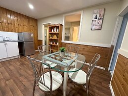 Cottage Charm with Nearby Shopping