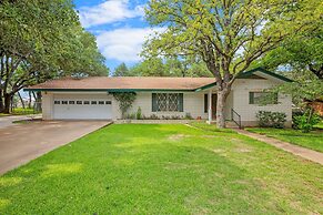 Kaderli Haus 1 Bedroom Cottage by RedAwning