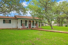 Kaderli Haus 1 Bedroom Cottage by RedAwning