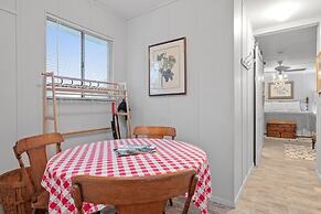 Kaderli Haus 1 Bedroom Cottage by RedAwning