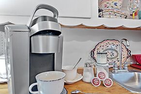 Kaderli Haus 1 Bedroom Cottage by RedAwning