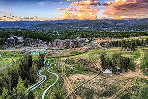 New Listing! One Ski Hill Escape 3 Bedroom Condo by RedAwning