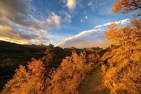 Frontier Mountain Retreat - Monthly Long-term Vacation Rental 30+ Days