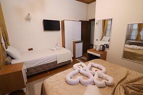 Gur Royal Suit Aparts