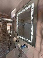 Gur Royal Suit Aparts