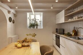 Villa Miri, superior heritage villa with swimming pool