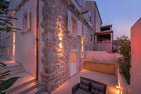 Villa Miri, superior heritage villa with swimming pool