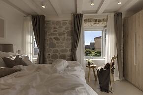 Villa Miri, superior heritage villa with swimming pool