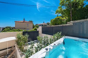 Villa Miri, superior heritage villa with swimming pool