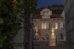 Villa Miri, superior heritage villa with swimming pool