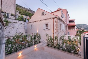 Villa Miri, superior heritage villa with swimming pool