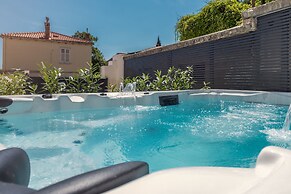 Villa Miri, superior heritage villa with swimming pool