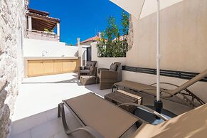 Villa Miri, superior heritage villa with swimming pool