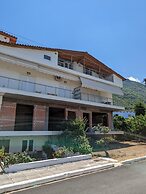 Samaras Apartments in Kamena Vourla