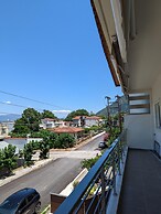 Samaras Apartments in Kamena Vourla