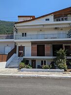Samaras Apartments in Kamena Vourla