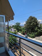 Samaras Apartments in Kamena Vourla