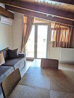 Samaras Apartments in Kamena Vourla