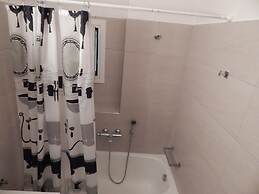 Samaras Apartments in Kamena Vourla