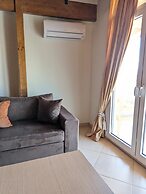 Samaras Apartments in Kamena Vourla