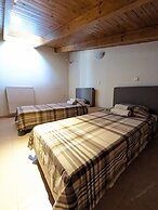 Samaras Apartments in Kamena Vourla