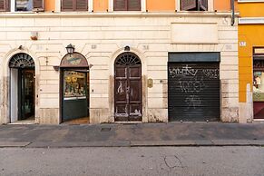 Campo de Fiori Large and Beautiful Apartment