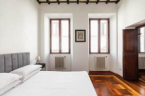 Campo de Fiori Large and Beautiful Apartment