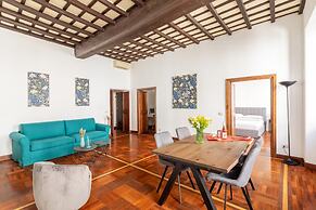 Campo de Fiori Large and Beautiful Apartment