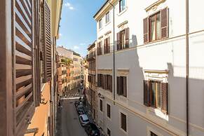 Campo de Fiori Large and Beautiful Apartment