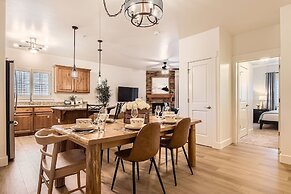 5569 Bear Hollow Hideaway! 3 Bedroom Condo by RedAwning