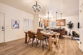 5569 Bear Hollow Hideaway! 3 Bedroom Condo by RedAwning