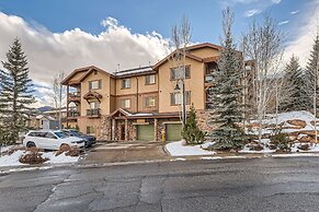 5569 Bear Hollow Hideaway! 3 Bedroom Condo by RedAwning