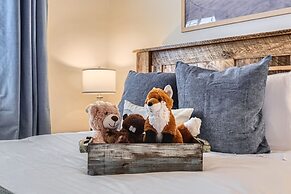 5569 Bear Hollow Hideaway! 3 Bedroom Condo by RedAwning