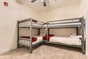 5569 Bear Hollow Hideaway! 3 Bedroom Condo by RedAwning