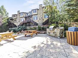 5569 Bear Hollow Hideaway! 3 Bedroom Condo by RedAwning