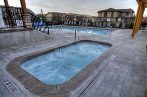 5569 Bear Hollow Hideaway! 3 Bedroom Condo by RedAwning