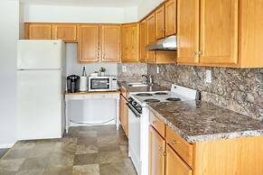 Spacious 3-bed Suite in Browntown, Near Dining & Fun