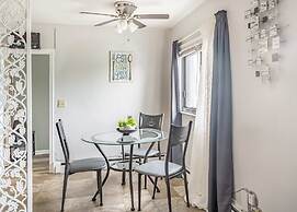 Spacious 3-bed Suite in Browntown, Near Dining & Fun