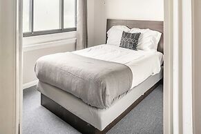 Spacious 3-bed Suite in Browntown, Near Dining & Fun