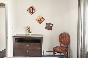 Spacious 3-bed Suite in Browntown, Near Dining & Fun