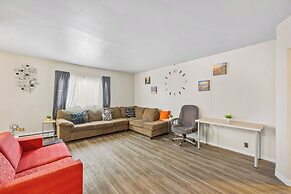 Spacious 3-bed Suite in Browntown, Near Dining & Fun