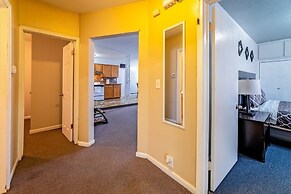 Spacious 3-bed Suite in Browntown, Near Dining & Fun