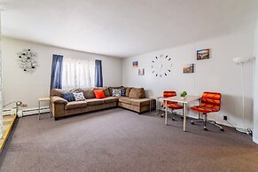 Spacious 3-bed Suite in Browntown, Near Dining & Fun